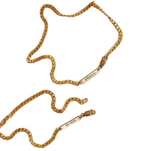 Gold-plated stainless steel curb chain bracelet with minimalist engraved bar elements