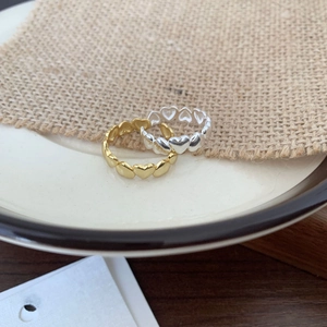 925 sterling silver heart-shaped minimalist rings in gold and silver finish on tray