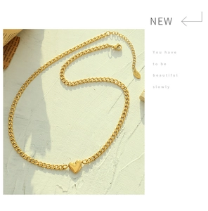 Detailed close-up of 18K gold plated heart pendant necklace showing K18 hallmark and clasp