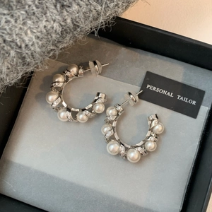 Elegant C-shaped silver earrings with white pearls and sparkling cubic zirconia stones
