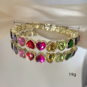 Detail of multi-color heart gemstone bracelet with 19.5cm length and 19g weight