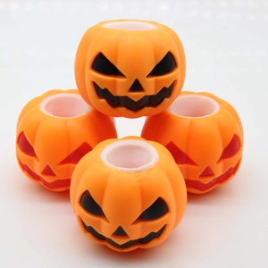 Παιχνίδι ανακούφισης από το στρες κολοκύθα Halloween με αστεία πρόσωπα φαντασμάτων