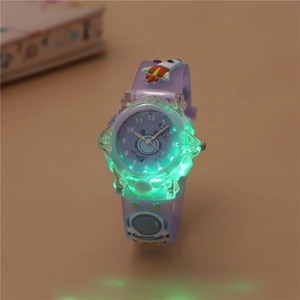 Montre enfant violette en silicone avec astronaute et lumières LED vertes