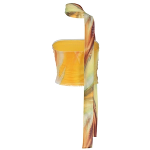Détail du haut tube en mesh dégradé jaune et marron avec accessoire écharpe assorti