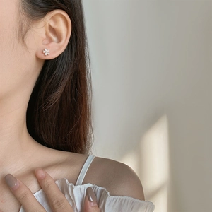 Elegant S925 silver five-petal flower stud earrings with sparkling cubic zirconia stones