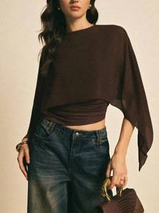 Bruine chiffon blouse met cape mouwen gecombineerd met een vintage jeans en luxe handtas