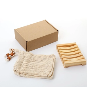 Natural wooden soap dish with mesh foaming bag and eco-friendly kraft paper box packaging.
