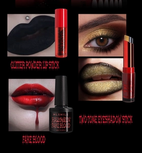 Detailansicht von rotem Glitzer-Lippenstift, Lidschatten-Stick und Halloween-Kunstblut