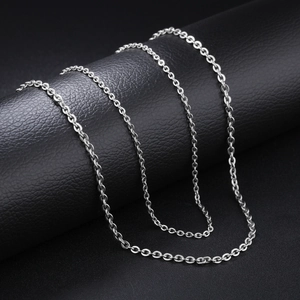 Classic silver stainless steel O-chain necklace displayed on a black leather stand