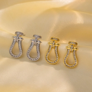 Sparkling horseshoe earrings in gold and silver finish with pavé set zircon stones