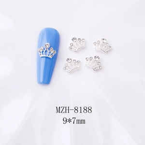Détail bijou ongle couronne argentée avec strass modèle MZH-8188 taille 9x7mm