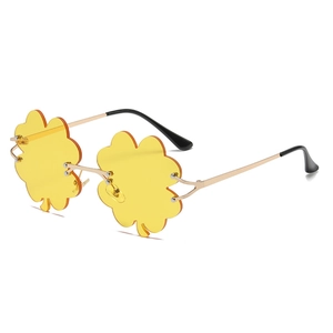 Frameless yellow clover shaped sunglasses with gold metal frame for party costume