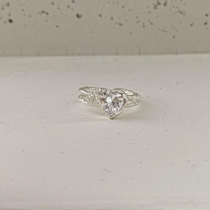 Irregular textured S925 sterling silver open ring with a heart-shaped zircon stone