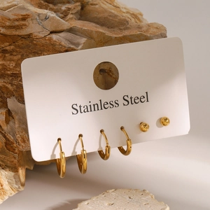 Minimalistisches 18K vergoldetes Edelstahl Ohrring Set mit Creolen und Steckern