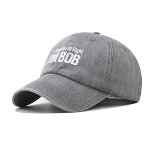 Casquette vintage en coton délavé gris avec broderie blanche lettrage I'M BOB