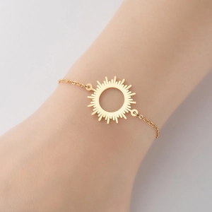 Stainless Steel Sun Pendant Bracelet For Women Minimalist Sunflower Hollow Round Charm Adjustable Chain Jewelry