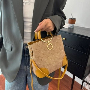 Fashionable monogram pattern bucket bag with large capacity and ginger leather trim