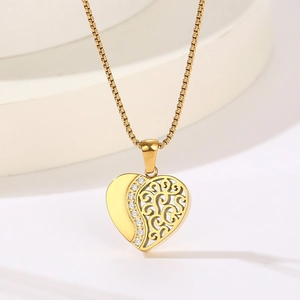 Collier élégant à pendentif cœur doré avec strass et motifs de vigne ajourés