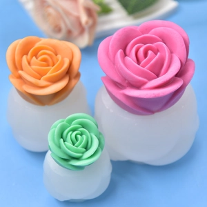 Set aus drei 3D Rosen Silikonformen für Kerzen und Seife in klein, mittel und groß
