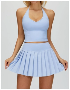 Ensemble haut de yoga dos nu bleu clair et jupe plissée pour sport et fitness femme