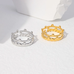 Adjustable crown-shaped stainless steel rings in gold and silver with twisted band detail