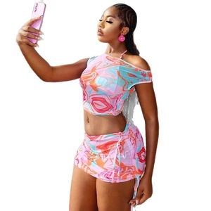 Damen Zweiteiler mit One-Shoulder Crop-Top und Minirock mit Kordelzug und Marmor-Druck