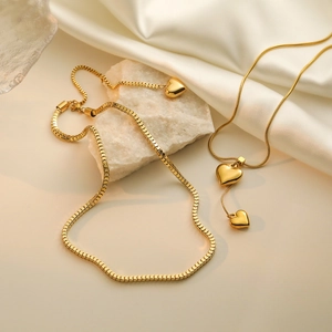 Elegantes Set aus 18K vergoldeten Herzanhänger-Halsketten mit verschiedenen Kettenstilen