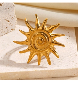 Detailed macro shot of vintage gold sun ring with spiral pattern on stone display