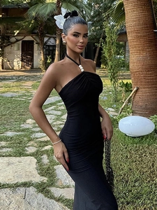 Robe longue noire dos nu en maille avec perles et coupe ajustée élégante