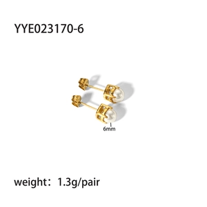 Detail of 6mm pearl stud earrings in 18K gold-plated stainless steel for women