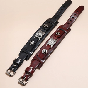 Bracciali in pelle punk retrò da uomo neri e marroni con stelle in metallo