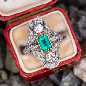 Vintage Palace Style Ring For Women Copper Hollow Lace Pattern Green Emerald Cut Zircon Banquet Cocktail Jewelry