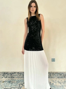 Chic backless sleeveless sequin拼接 long pleated dress for women in street style fashion