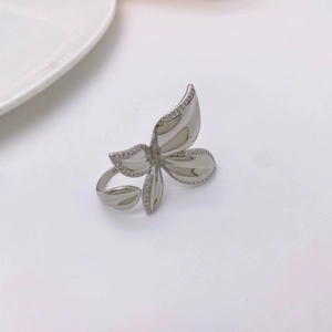 Exquisite 18K gold plated four-leaf flower open ring with sparkling zircon stones