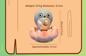 Détail de figurine capybara en résine mignonne montrant le poids et la taille pour déco.