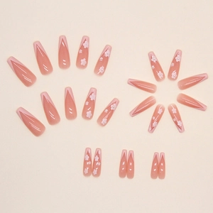 Lange Coffin-Nägel zum Aufkleben mit rosa French Tips, weißen Blumen und Perlen