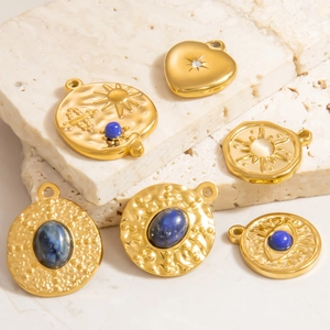 Set de colgantes de acero inoxidable bañados en oro 18K con piedras naturales y estrellas
