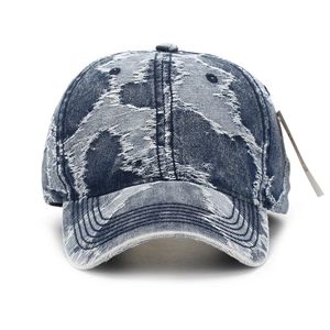 Casquette de baseball en jean rétro avec détails effilochés et finition bleu lavé