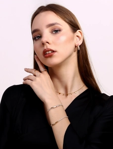 Close-up of 18K gold plated daisy jewelry set with earrings, necklace and bracelet