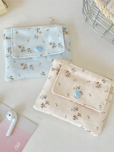 Lot de porte-cartes en coton floral bleu clair et beige avec boutons en forme de cœur