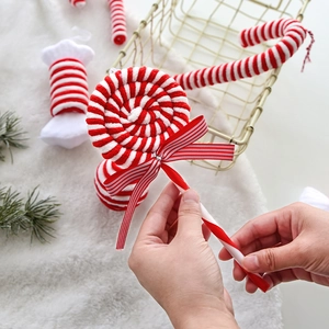 Décorations de Noël en peluche rayée rouge et blanc, sucettes et cannes en panier doré