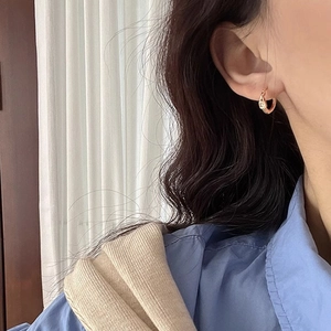 Elegant rose gold S925 silver geometric hoop earrings with small diamonds on model side profile