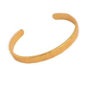 Bracciale A Polsino Con Trama Martellata Acciaio Al Titanio Minimalista Regolabile Placcato Oro Design Irregolare Per Donna
