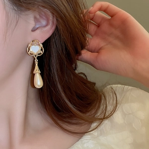 Boucles d'oreilles cœur dorées vintage avec perles en forme de goutte d'eau