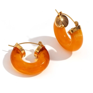 Modern 18K gold plated stainless steel hollow C-shaped earrings with amber resin texture