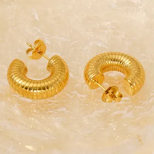 Minimalist 18K gold-plated stainless steel C-shaped hoop earrings with textured thread design
