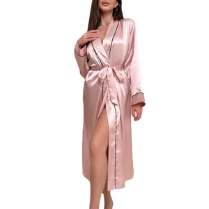 Elegante vestaglia lunga in seta di ghiaccio da donna rosa loto con bordi neri a contrasto