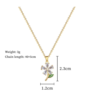 Detailed view of flower necklace showing 3g weight and 40+5cm chain size specs