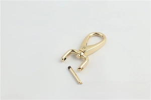 Detailed view of golden metal lobster clasp with detachable screw bar for bag strap