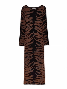 Elegant long-sleeved knit dress with animal pattern and round neck in slim fit design